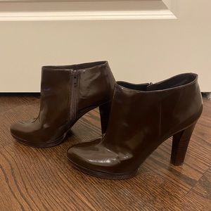 Nine West Heels. Brown. Size 9. Small chunky heel.